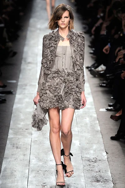 Look 15